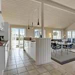 3 Bedroom Beautiful In Hébergement de vacances *