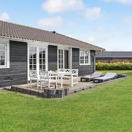 Holiday home 3 Bedroom Beautiful In Slagelse